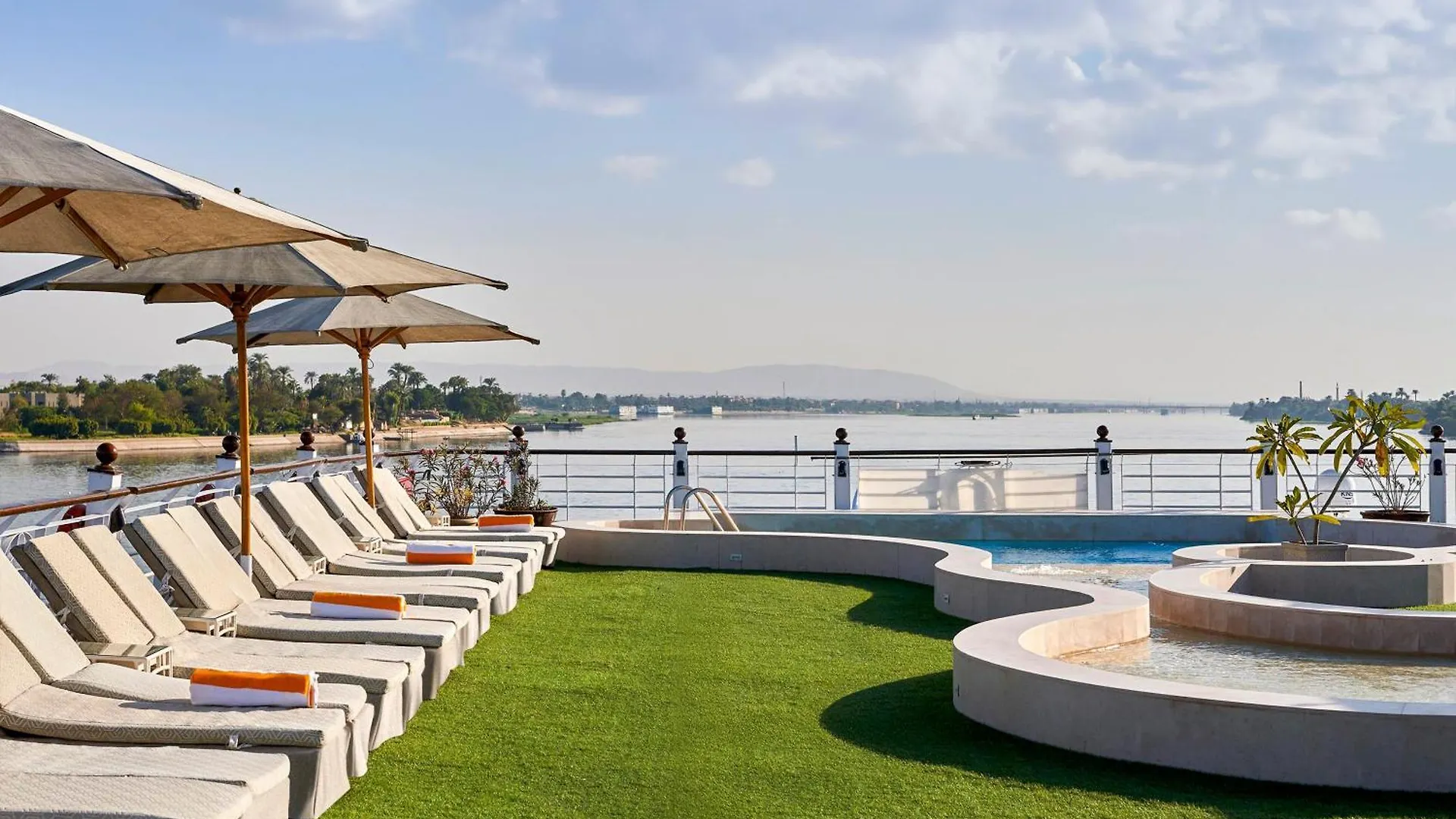 Moevenpick Royal Lotus Nile Cruise, Every Monday Four Nights From Luxor, Every Friday Three Nights From Aswan - Including Excursions & Sightseeing Otel Luksor